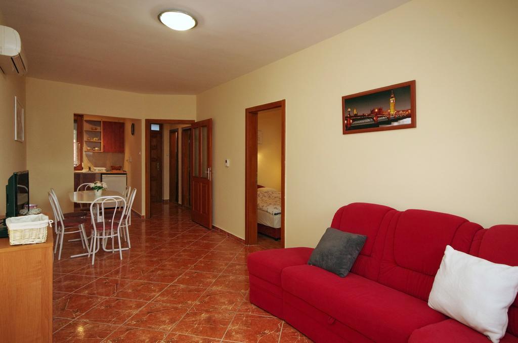 Bibor Apartman Gyula Εξωτερικό φωτογραφία