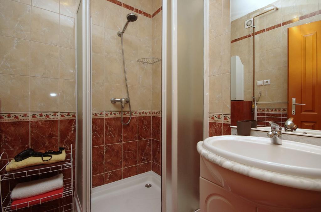 Bibor Apartman Gyula Εξωτερικό φωτογραφία